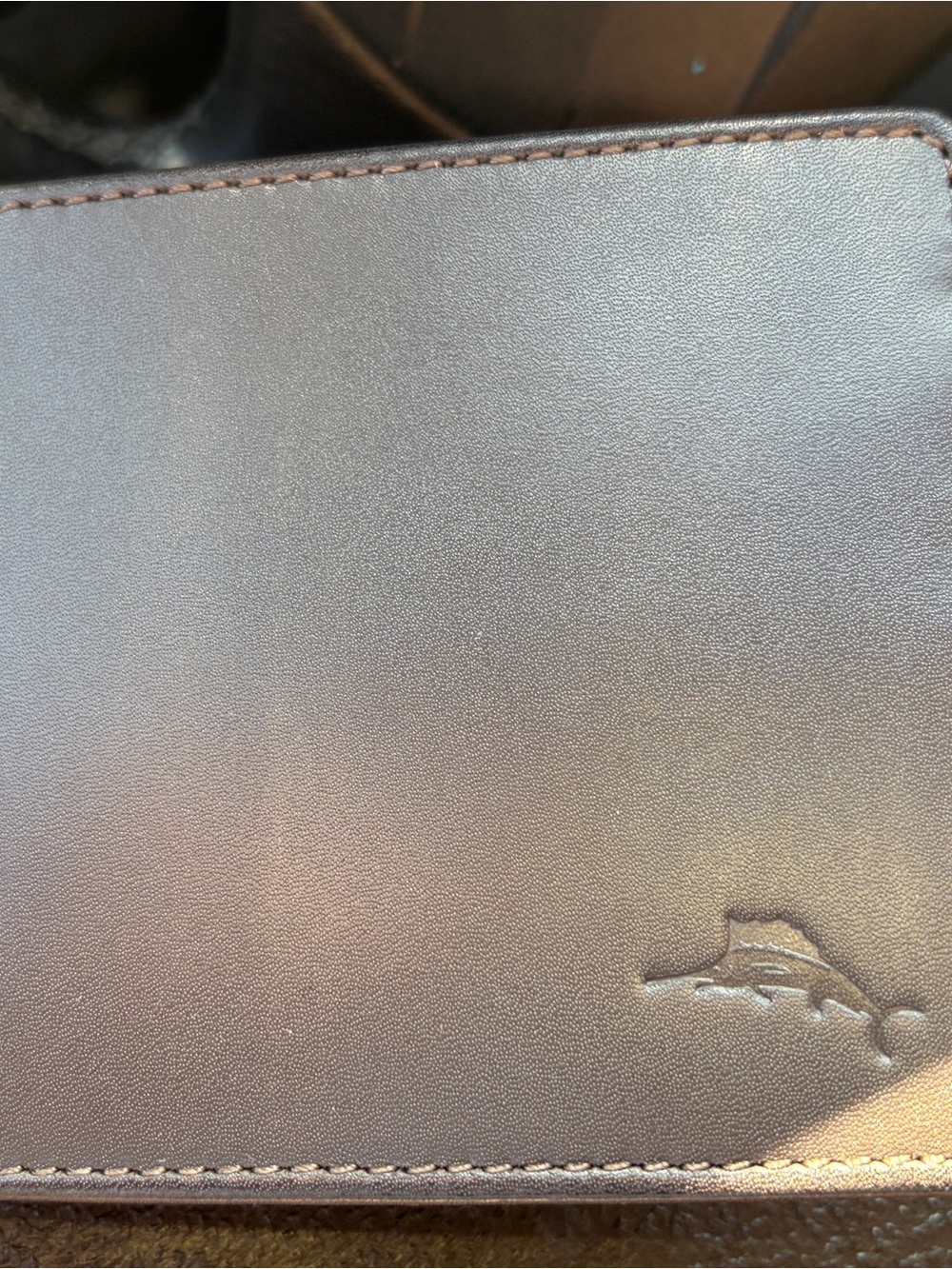 Tommy bahama Men's Brown bifold Leather Wallet - Sleek Minimal Design
